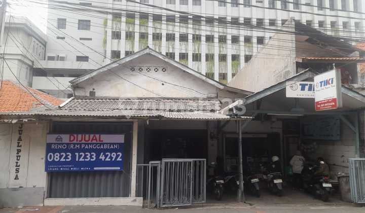 The Only Prestigious House in the Veteran Gambir Area, Central Jakarta
