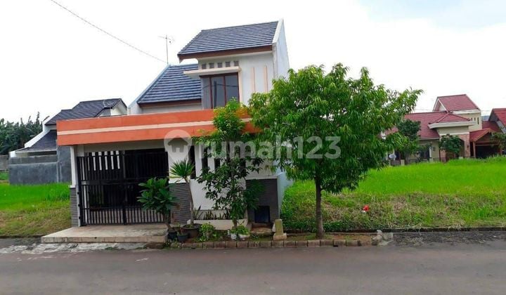 For sale, a well-maintained and ready-to-occupy house in Kemang Pratama 2 at a low price.
