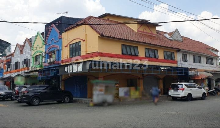 Disewakan Ruko Kemang Pratama 2 Lantai lahan parkir luas, bekasi