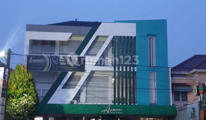 For Rent: Nice 3-story building with SHM certificate in Kemang Pratama, Bekasi.