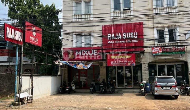 For rent: shop house on the main road of Bekasi city, near Galaxy Pekayon Kemang.