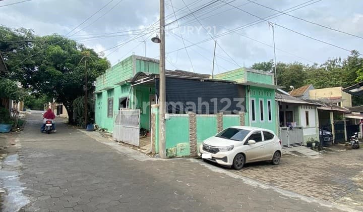 Hunian Hook Semi Furnished Taman Warnasari Indah