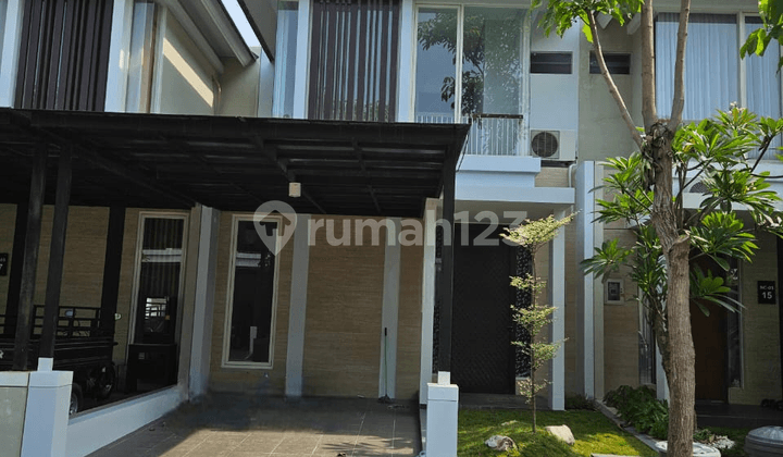 Northwest Park 3 Lantai dijual murah semi Furnished