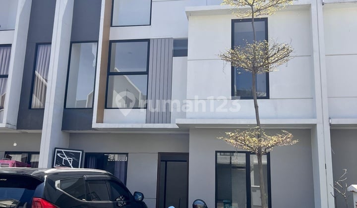 Eastern Park 10 Minutes from Pakuwon City Mall for Rent Cheap - Ready to Occupied 3 Bedrooms Eastern Park 10 Minutes from Pakuwon City Mall for Rent Cheap - Ready to Occupied 3 Bedrooms