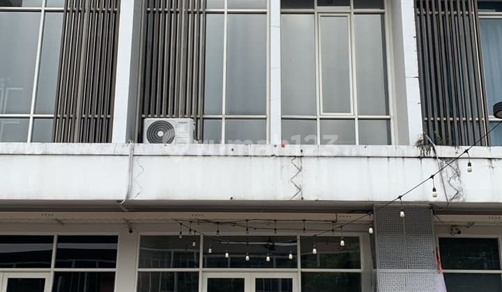 Ruko Northwest Boulevard cocok untuk Cafe perabot sudah siap