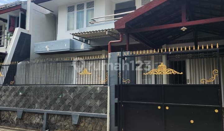 Rumah Bulu Jaya Selangkah dari Pakuwon Mall dijual cepat