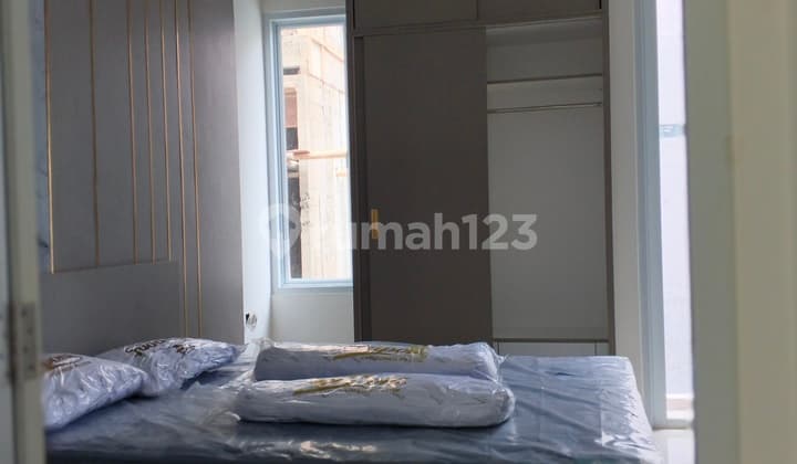 Rumah 2 Lantai Fasilitas Dekat Pusat Perbelanjaan Jakarta Pusat