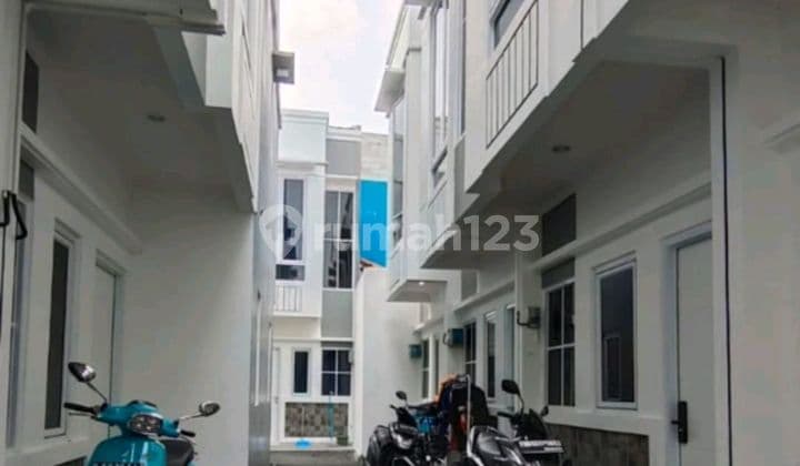 Rumah 2 Lantai SHM Dekat Fasilitas Kesehatan bisa Cicilan Bertahap di Jakarta Pusat