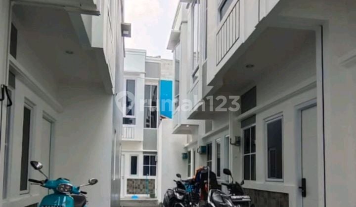 Rumah 2 Lantai SHM Dekat Fasilitas Kesehatan bisa Cicilan Bertahap di Jakarta Pusat