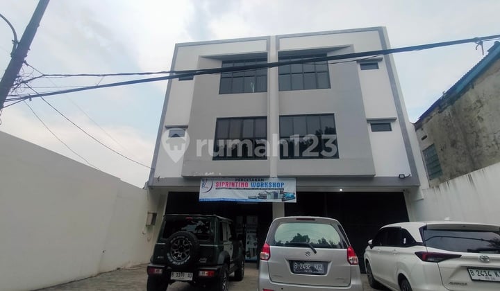 Gudang Baru Di Jalan Narogong Rapi Bersih Siap Pakai