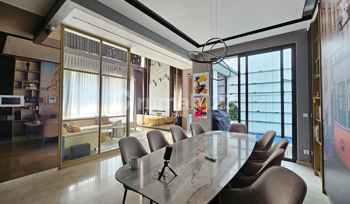 A super luxurious house like a show unit in the elite area of Navapark.