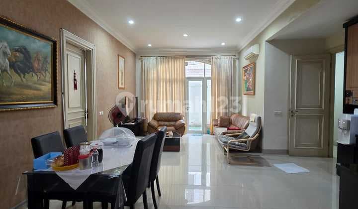 HOUSE IN LES BELLES SERPONG GOOD CONDITION WELL-MAINTAINED.