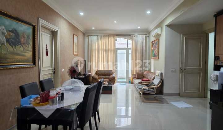 HOUSE IN LES BELLES SERPONG GOOD CONDITION WELL-MAINTAINED.