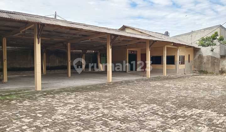 DISEWAKAN BANGUNAN DAN KAVLING SETU, SERPONG LOKASI RAMAI