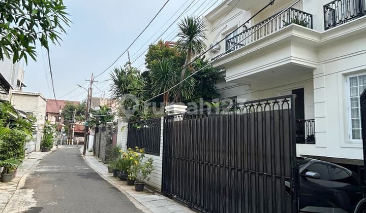 Dijual Rumah Gandaria, Bagus, Elegant, classic, dekat dengan stasiun MRT