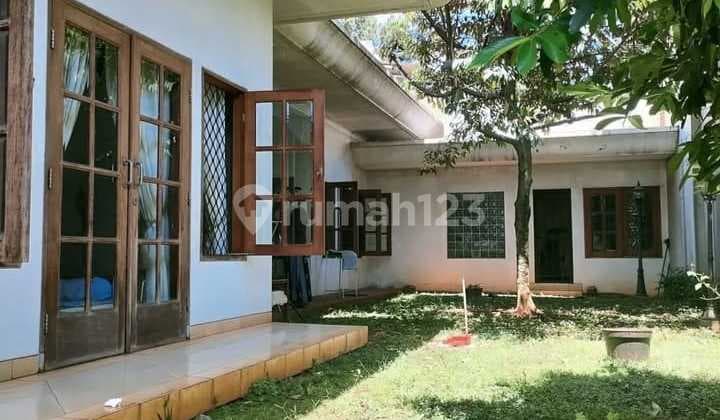 Rumah Siap Huni, Bagus, Jalan 2 Mobil, Dekat MRT Lebak Bulus, Jakarta Selatan