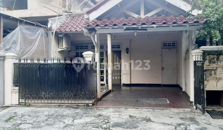 Rumah Lama Siap Huni, Jual Cepat, Akses 2 Mobil, Pondok Indah