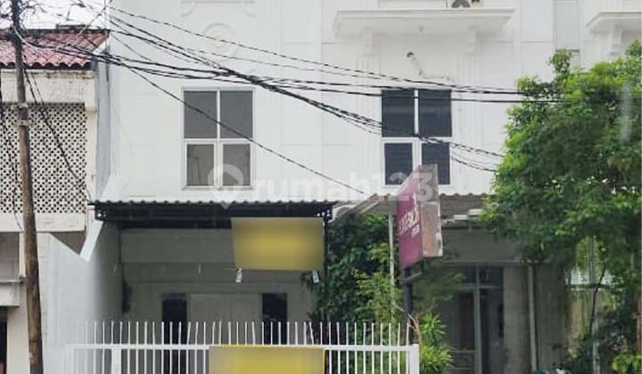 Ruko 3 Lantai Siap Pakai, Cocok untuk Usaha atau Kantor