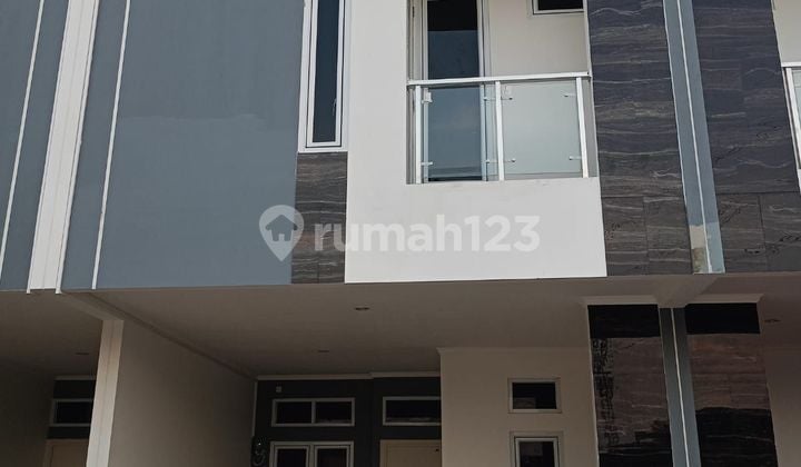 Ready-to-Occupy House with Access for 2 Cars, Fully Furnished, East Jakarta