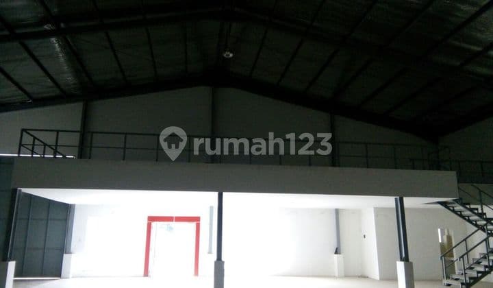 Di Sewkan gudang dalam kawasan pergudangan di karwang barat