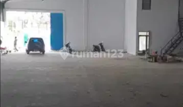 Gudang Pinggir Jalan Raya Utama, Kawasan Cikupa