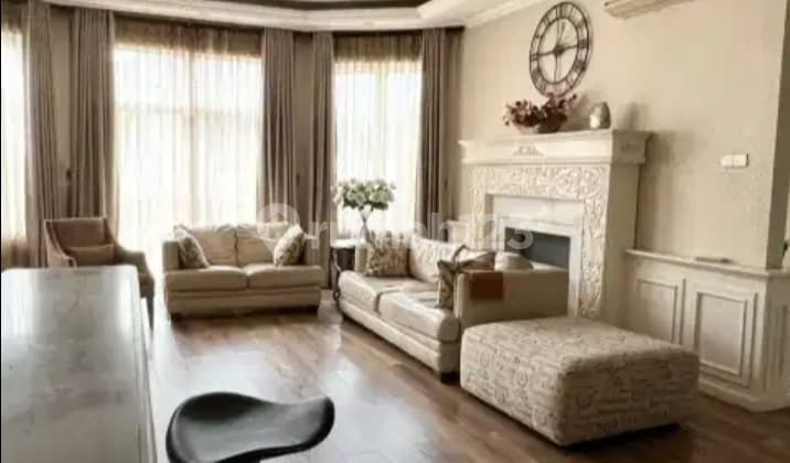 Dijual Rumah Mewah Desain Klasik Fully Furnished di Pik