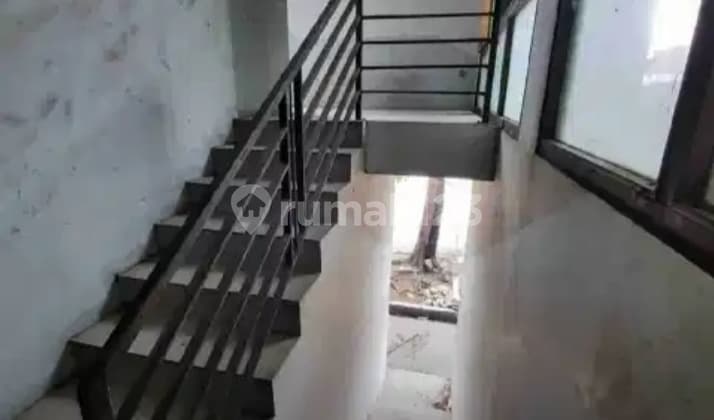 Dijual Tanah dan Bangunan Komersial Strategis di Pergudangan Kav DPR