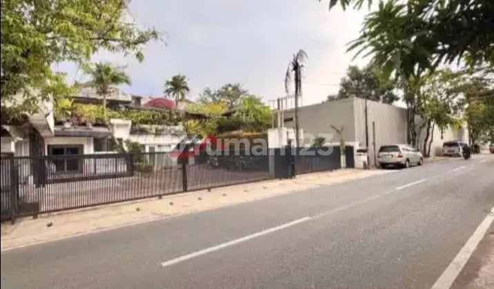 Dijual Rumah Lama Hitung Tanah di Kemang Jaksel
