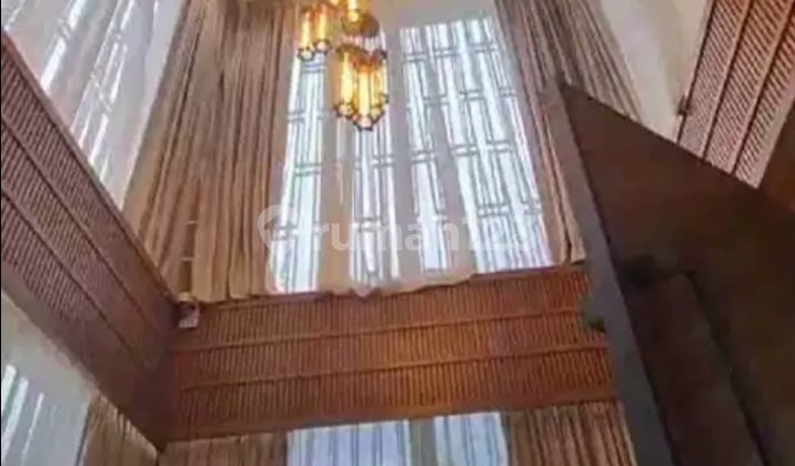 Dijual Rumah Sultan Kawasan Golf Emeralda Depok