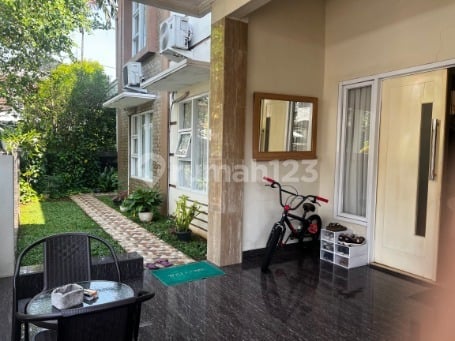 Rumah Bagus 2 Lantai Sudah Renovasi Semi Furnished SHM di Sektor 9 Bintaro Jaya