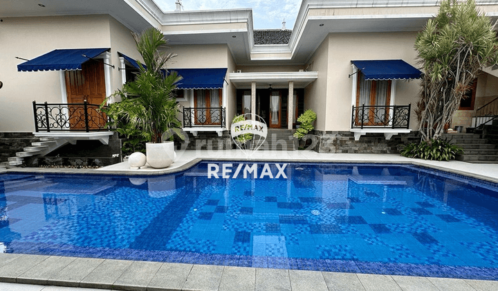 Dijual Rumah Mewah dengan Kolam Renang di Pamulang Tangsel