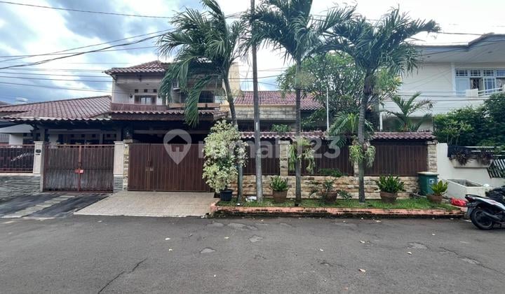 Rumah Asri Semi Furnished Dalam Komplek Elit di Cinere