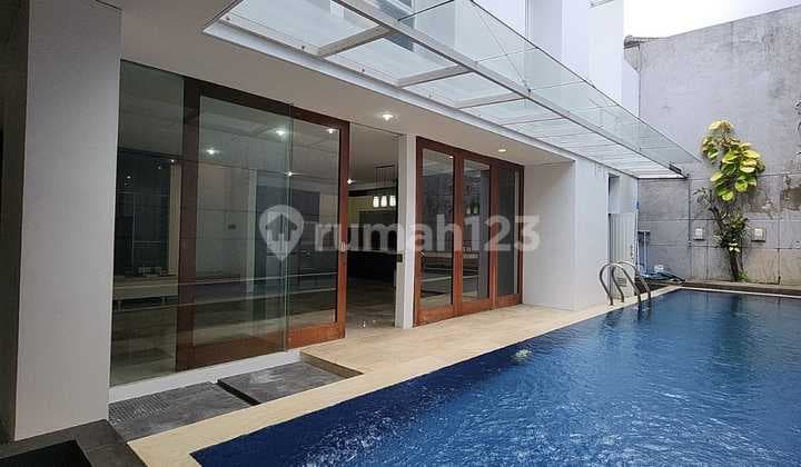 Dijual Rumah Modern Minimalis dengan Private Pool di Kemang