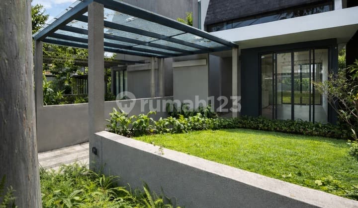 Hunian Asri Minimalis Modern dengan Halaman Luas di Cinere