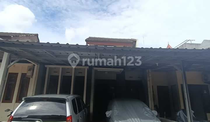 1.5-Story House in Cinere at a Strategic Location Near the Highway and Mall