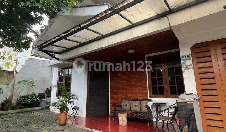 Rumah Terawat Luas 240M2 Semi Furnished di Cinere Harga Menarik