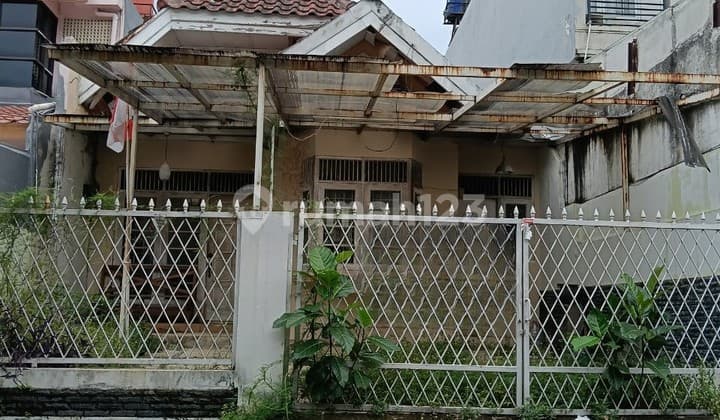 Rumah Luas 150 m² Dalam Komplek Nyaman & Strategis di Cinere