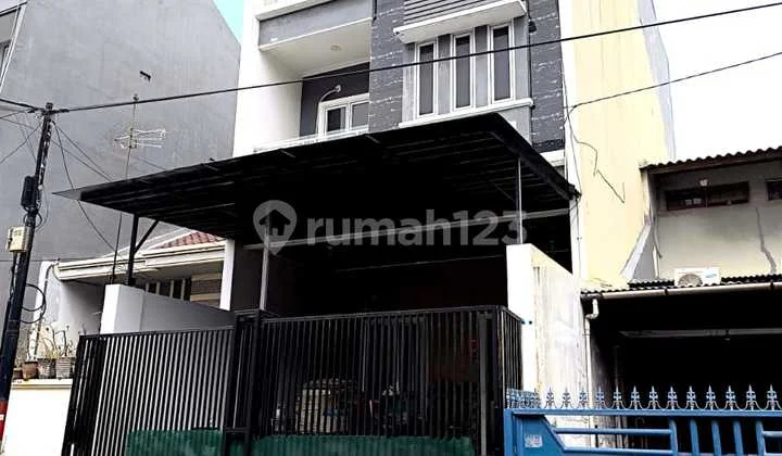 Rumah 3 Lantai Ukuran 6x15 Siap Huni SHM di Sunter, Jakarta Utara Rumah 3 Lantai Ukuran 6x15 Siap Huni SHM di Sunter, Jakarta Utara