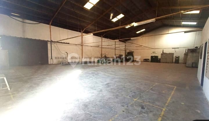 Gudang Kawasan Industries Kopo Katapang , Siap Produksi , Bagus 40 Feet Kontainer , Bandung , Jawa Barat , Indonesia .