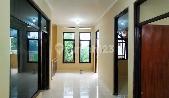 DIJUAL/FOR SALERUMAH TINGGAL 2 LANTAI BARU RENOV. DI KOMPLEK MARGA KENCANA CIWASTRA MARGACINTA, SAMPING BORMAVIEW TOLL & KERETA CEPAT WHOOZHADAP SELATAN2 UNIT RUMAH BARU 2 LANTAILT: 60 M2, LB: 75 M2, LEBAR MUKA: 4 MTR2 KAMAR, 2 KM, PLN 2200W, PAM / SUMUR