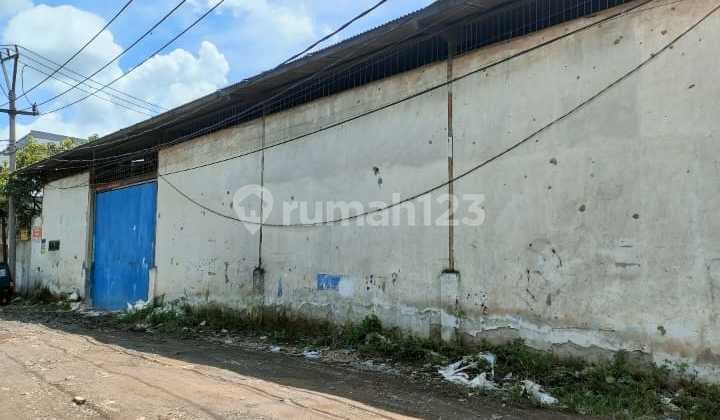 DI JUAL/SEWAKANGUDANG @ KOMPLEK WAREHOUSELUAS BANGUNAN : 700 M2LUAS TANAH : 510 M2FASILITAS : ACSHM- SERTIFIKAT HAK MILIKLOKASI CIBOLERANG BARATGUDANG SIAP PAKAI LOKASI KOMPLEK INDUSTRILISTRIK 900 WATTAIR JETPUMPKANTORKT 1 , KM 1LOKASI CIBOLERANG MASUK M