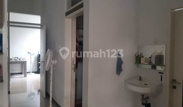 DIJUAL/FOR SALE RUMAH FULL RENOV , SIAP HUNI TKI II BLOK DEPANLUAS TANAH: 135 M²LUAS BANGUNAN: 120 M²LEBAR MUKA: 9 MKAMAR TIDUR: 3 + 1 GUDANGKAMAR MANDI: 2KAMAR PEMBANTU: 0*KITCHEN SET: ADA (BONUS KOMPOR TANAM,EXHAUST RINNAI,+EXHHAUST FAN DAPUR)LISTRIK: 5