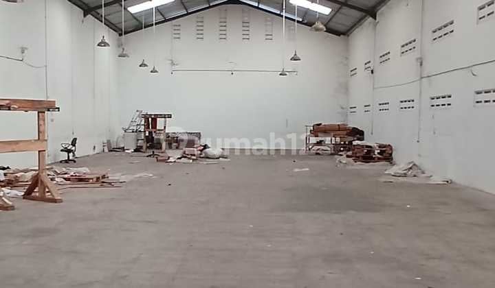 For Sale: Warehouse in Nanjung, Land Area = 677 m², Building Area = TBA, Electricity = 6,600 Watt, Water = Jet Pump, Bathroom = 1, Bedroom = 1, Facing = South, Ceiling Height = 5.75 m, Negotiable. Info: 0822.1857.7273, Teguh Budiman/xmac.