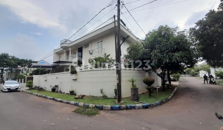 RUMAH HOEK DI VILLA MELATI MAS TANGERANG SELATAN