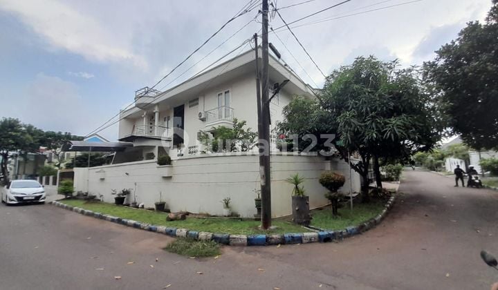 RUMAH HOEK DI VILLA MELATI MAS TANGERANG SELATAN