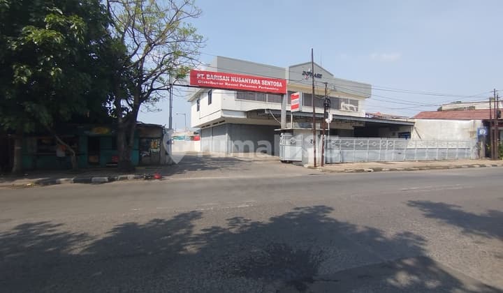 Large Warehouse and Car Garage - Quick Sale in Plumpang Semper