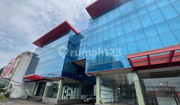 Gedung Perkantoran 4 LT Lokasi Menghadap Jalan Raya Cipondoh Tangerang