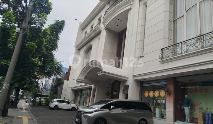 Lelang Bangunan Komersil 3 Lantai Dipakai Butik di Jl Melawai Raya Kebayoran Baru Jakarta Selatan