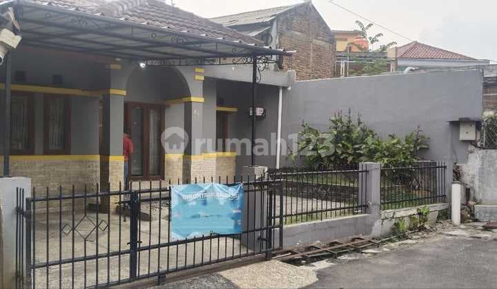 Rumah Luas Hitung Tanah di Dalam Komplek Antapani Jarang Ada