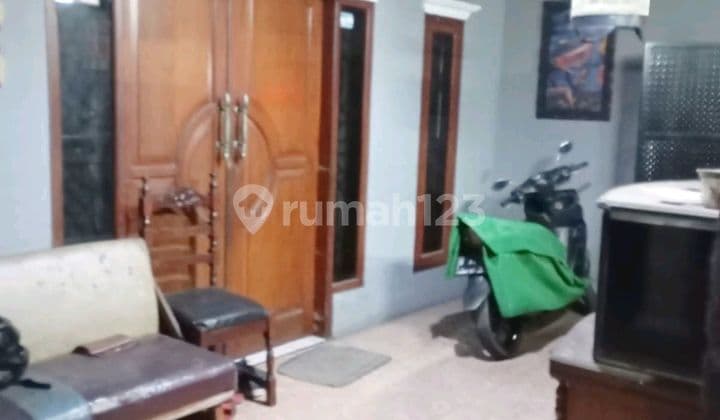 Di Jual Rumah Plus Toko ,Posisi Hoek Lokasi Strategis Jalan Utama .Jny Alsut